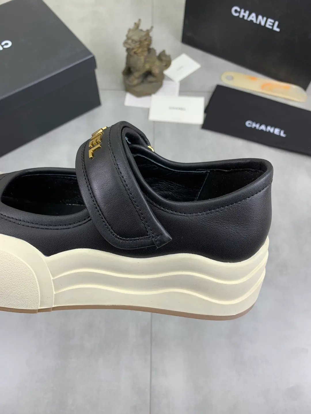 Men's men's shoes 💰P562 new high quality Chanel 25k spring counter new top quality [proud] This boot is really a lucky star for small people, thick sole 5cma more refined rhombus, slim legs, the key is very comfortable upper foot: imported cowhide lining: sheepskin lining outsole: genuine molded tpu outsole ~ 5cm heel height Color: 3️⃣ colors available Size: 35-40 (41 made to order, non-refundable)